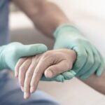 A cerut să fie eutanasiată medical, dar a sfârşit sufocată cu o pernă pentru că medicul nu îi administrase doza corectă. Familia femeii, în stare de şoc