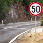 Care sunt limitele de viteză pe drumurile din România. Ce trebuie să faci dacă ai permisul de curând