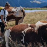 După 7 ani de muncă în străinătate, o româncă s-a întors în țară și a deschis o fermă. „Nu m-aş vedea făcând altceva”