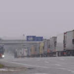 Peste 20 de poliţişti de frontieră din Calafat, reţinuţi după ce ar fi pretins câte 5 euro sau un pachet de ţigări şoferilor la vamă