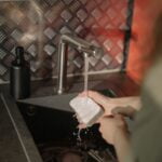 Cum să scoți petele de pe mobila din bucătărie fără efort. Trucuri folosite de profesioniști