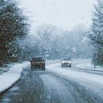 Nu pleca cu mașina la drum înainte să faci asta! La ce trebuie să fii atent iarna