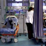 O nepoată şi-a găsit bunica fără suflare la spitalul din Iaşi, la 4 ore după ce au vorbit: "Era căzută între paturi, moartă, rece"