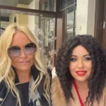 "Jucam cărţi la ei acasă şi omul băuse două guri de vin, s-a ridicat de pe scaun Oana şi i-a dat trei palme peste cap. Eram eu, ei doi şi încă un cuplu la masă". Vica Blochina susține că Oana Roman îl lovea și umilea pe Marius Elisei în văzul lumii