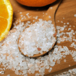 Cum să scoți mirosul de prăjeală sau de mucegai din casă. Trucul ieftin și ușor