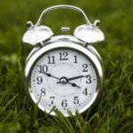 Ora de vară. Când sunt nevoiți românii să schimbe ceasurile