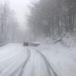 Informare de vreme severă în aproape toată ţara. ANM anunţă rafale puternice, ninsori şi strat de zăpadă la munte; ploi şi vânt, în rest