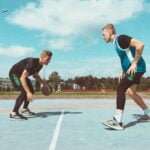 Cum să alegi ținuta perfectă pentru un meci de baschet. Idei și sfaturi utile