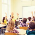 Se schimbă condițiile obligatorii pentru bursele elevilor! Ce elevi nu vor mai primi bursă socială