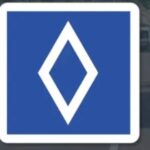 Atenție șoferi! Apare un nou indicator rutier. Ce înseamnă semnul de circulație cu romb alb pe fundal albastru?