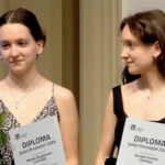 Premieră la Universitatea Braşov. Două gemene sunt şefe de promoţie la Informatică aplicată cu media 9,93: De fiecare dată, ne-am ajutat când a fost nevoie