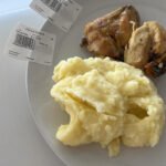 Cât a dat Hanelore din Reșița, pentru două aripioare de pui și o lingură de piure, la „împinge tava” în Eforie Nord