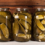 Cum să faci cei mai buni castraveți de vară în saramură, pregătiți după rețeta din caietul bunicii