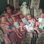 In 1997, ea a născut șapte copii si soțul ei a parasit-o. Iata cum arata azi: cei șapte magnifici: