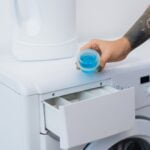 De ce să nu mai folosești balsam de rufe în mașina de spălat. Motivul care te va face să renunți la acest obicei