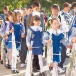 Uniformele pentru elevi ar putea deveni obligatorii! Reacția surprinzătoare a părinților: ”Elevii au drepturi”