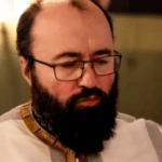 Preotul Visarion Alexa, CONDAMNAT la 2 ani și jumătate de închisoare, pentru agresiune sexuală. Decizia nu este definitivă