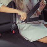 Atenție șoferi! Ce se întâmplă atunci când pasagerii nu poartă centura de siguranță în spate