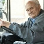 Șofer de TIR la 90 de ani, considerat cel mai bătrân din lume. Se trezește la 4 dimineața și lucrează 12 ore pe zi