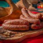 Cum să faci cei mai gustoși cârnați de casă pentru Crăciun. Rețeta din caietul bunicii