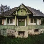 După ce bunicul meu a murit, am moștenit vechea lui casă. Dar, cum deja aveam propria locuință, am decis să o vând. Piața imobiliară nu oferea mare lucru, așa că am ajuns să o vând pe nimic.