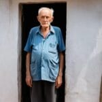 Fiul meu mi-a spus că mi-a oferit o casă la țară – dar când am ajuns, am simțit că pământul îmi fuge de sub picioare.