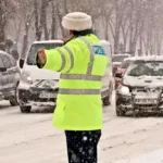 Reglementări auto pe timp de zăpadă 2025! Cu ce trebuie OBLIGATORIU să îți dotezi mașina, pe lângă cauciucurile de iarnă?