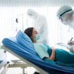 A început să transpire sânge pe față și pe mâini! Ce a pățit tânăra de numai 21 de ani. Medicii au fost șocați!