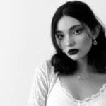 Alexandra, o tânără studentă din Bistrița, a murit în ziua în care a împlinit 22 de ani. Fata ar fi fost găsită fără suflare într-un ciubăr. Primele informații