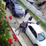 Mascații au intrat din greșeală peste un bătrân de 67 de ani din Mehedinți. I-au rupt mâna, apoi și-au dat seama că au greșit suspectul