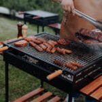 Pericolul din carnea pregătită pe grătar. De ce ar trebui să consumi cât mai rar preparate făcute pe grătar