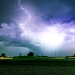 Cod portocaliu de VIJELII în Capitală. Ploi torențiale și descărcări electrice. S-a emis RO-Alert