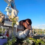 Durere fără margini pentru Cristina Scarlevschi. Vedeta de la Insula Iubirii, devastată la mormântul băiețelului ei