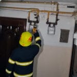 Zeci de persoane au fost evacuate dintr-un bloc, din cauza mirosului de gaz