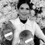 Crimă șocantă: o mamă și cei doi copii gemeni, găsiți împușcați în locuință