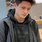 Sergiu a fost găsit mort pe un câmp, în Ajunul Anului Nou. Avea o rană gravă la cap