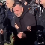 Imaginile durerii cu tatăl lui Mario Berinde, adus din penitenciar sub escortă. Adolescentul de 15 ani din Cenei, condus pe ultimul drum