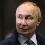 Vladimir Putin a reacționat dur după uciderea liderului suprem iranian, Ali Khamenei, condamnând public atacul și catalogându-l drept o „crimă cinică” care încalcă normele internaționale.