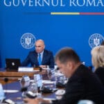 Proiectul care interzice cumulul pensie-salariu, în discuții. Cât vor pierde românii care muncesc după ce au ieșit la pensie