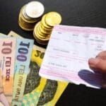 Pensia de invaliditate și indemnizația de handicap: diferențe esențiale pentru beneficiari