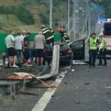 Autostrada A2, blocată după un accident violent. O femeie și un copil mic au fost răniți