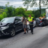 Accident în lanț pe Valea Oltului. Circulația a fost paralizată după impactul dintre cinci mașini