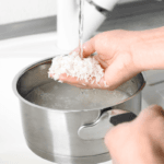 Cum se spală corect orezul. Trucul care a devenit viral și a isterizat internetul!