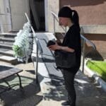 Două surori din Botoșani au rămas singure după moartea mamei. Femeia a pierdut lupta cu o boală gravă