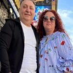 Scandal în familia lui Vali Vijelie. Soția manelistului ar fi fost sunată în toiul nopții de o femeie: „Este la hotel cu o starletă”