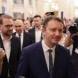 Siegfried Mureșan continuă demersurile pentru formarea noului Guvern, în ciuda faptului că PSD a anunțat că nu va susține cabinetul propus de liberal. Premierul desemnat își pregătește programul de guvernare și încearcă să obțină sprijinul parlamentar necesar pentru învestire.
