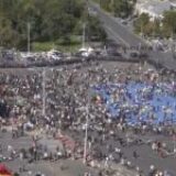 Scandal la protestul fermierilor din fața Guvernului! S-au luat la bătaie cu jandarmii, iar forțele de ordine au folosit gaze lacrimogene