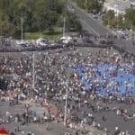 Scandal la protestul fermierilor din fața Guvernului! S-au luat la bătaie cu jandarmii, iar forțele de ordine au folosit gaze lacrimogene