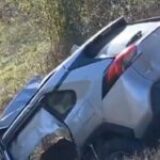 O femeie a murit prinsă între fiare, după ce mașina s-a răsturnat în șanț. Alte trei persoane au fost rănite în accidentul din Vaslui